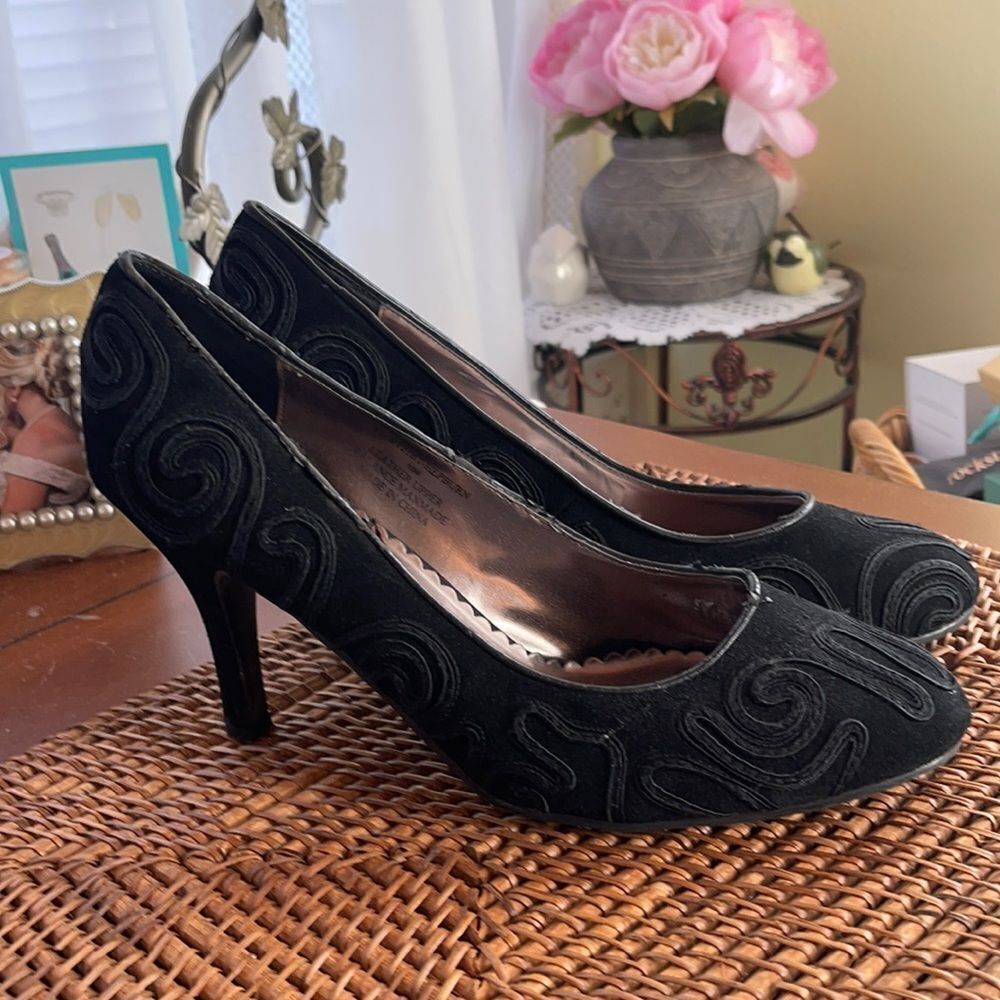 Laura Ashley Sz 10 Scrolly Leather Pumps